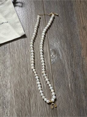 ❤️C&c Pearl Bead Necklace with Gold Leo Pendant